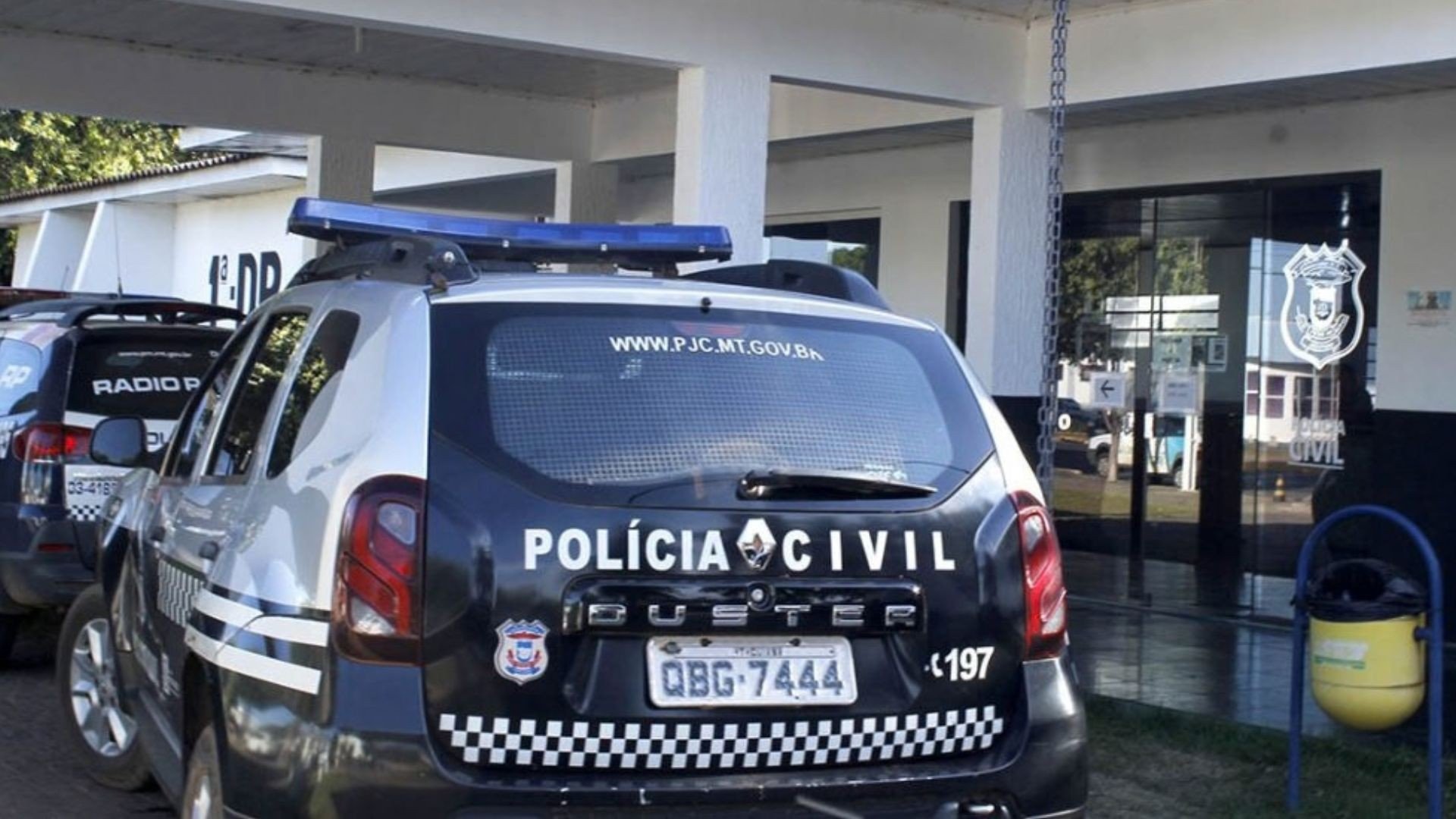 Criminosos usam site de casais liberais para extorquir vítimas com vazamento de fotos íntimas