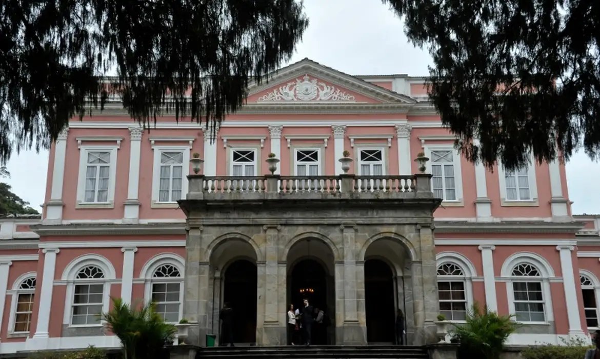 Exposição em Petrópolis marca 200 anos do nascimento de D. Pedro II 