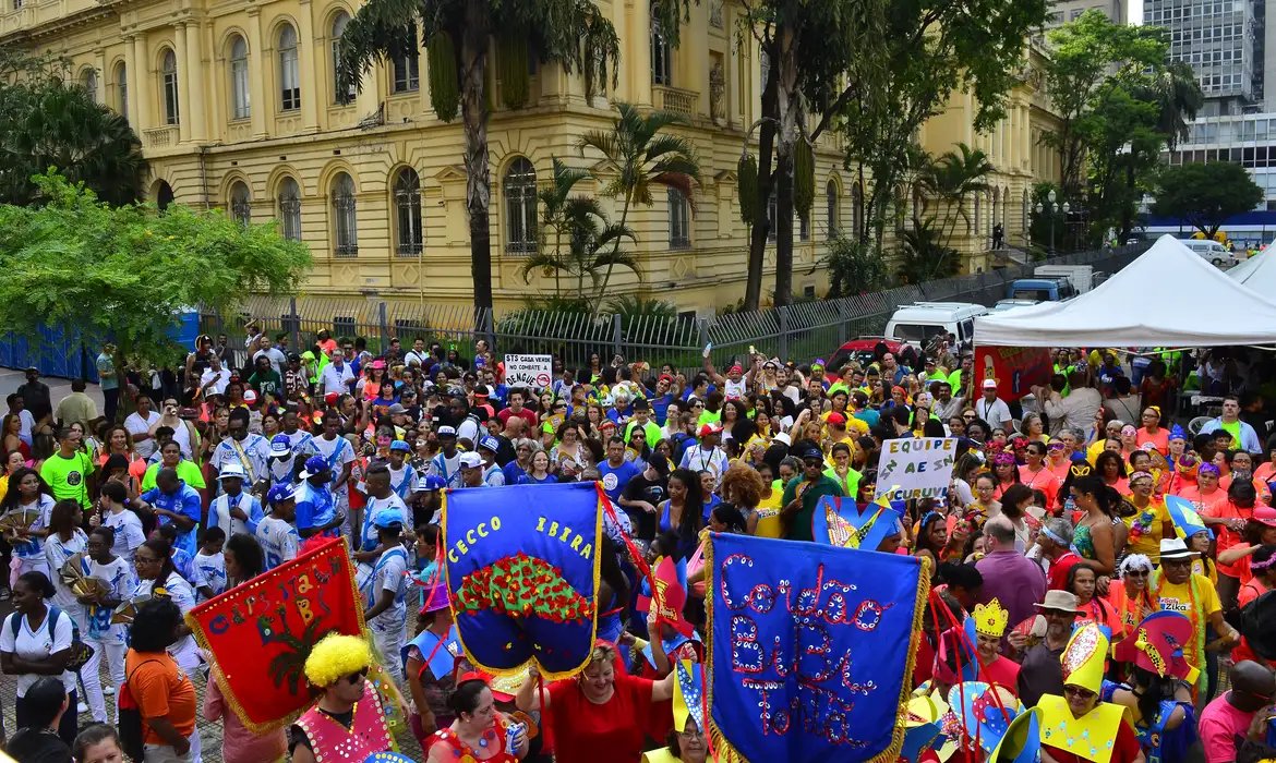 Folia em São Paulo segue durante todo o fim de semana