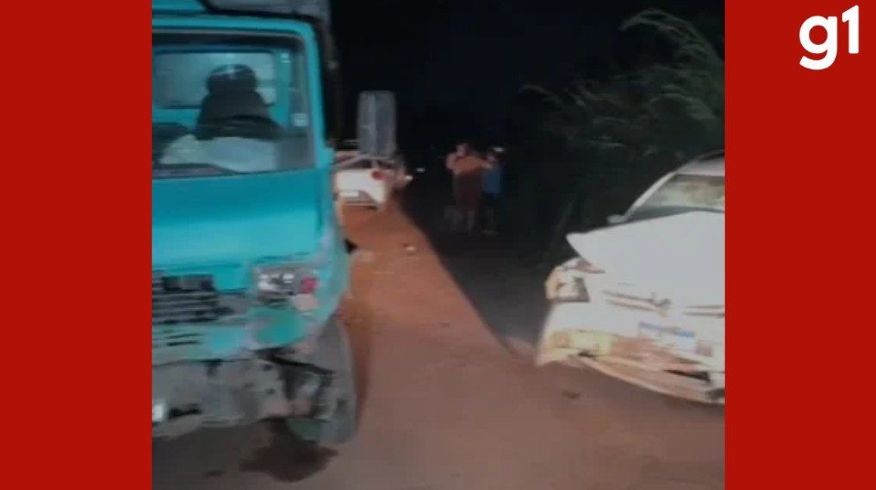 Motorista morre após invadir pista contrária e bater de frente com caminhão em MT