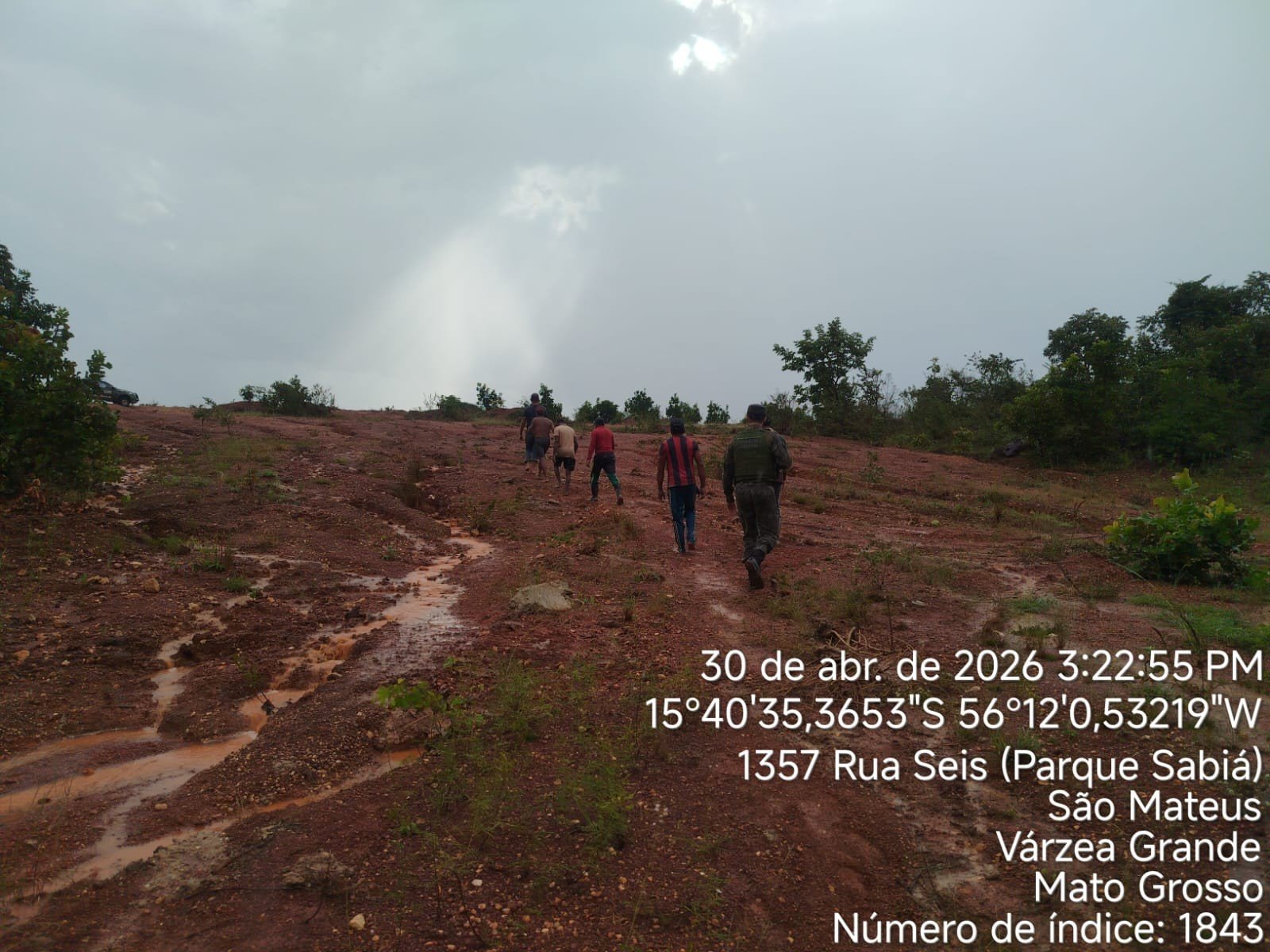 Trabalhadores são flagrados retirando ouro em área de extração de areia e cascalho em MT