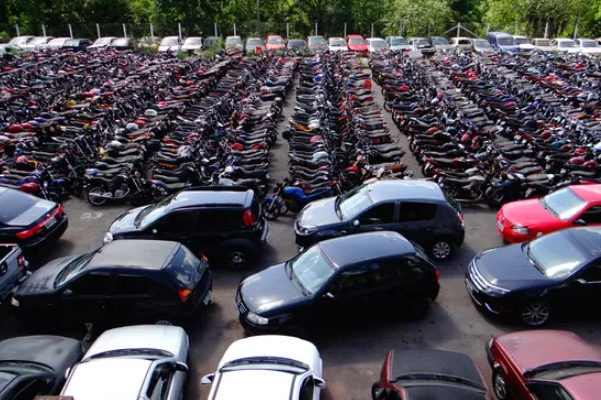 Leilão em Várzea Grande (MT) oferece carro de luxo a R$ 45 mil e veículos populares a partir de R$ 3,5 mil