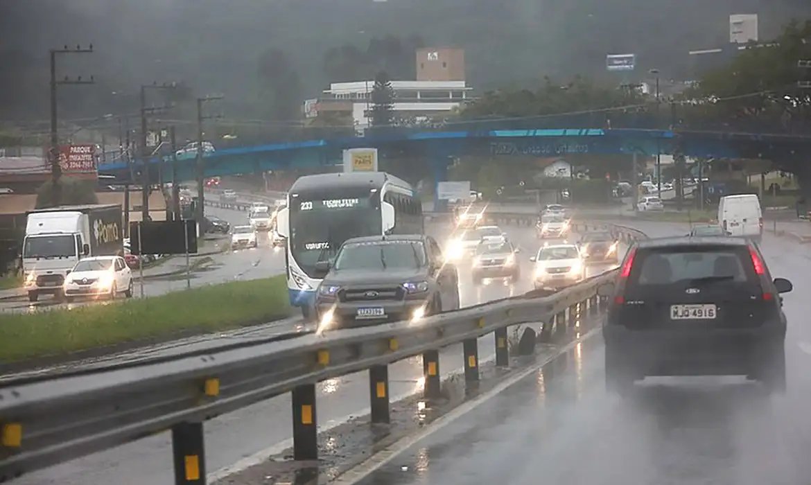 Lote 5 de rodovias do Paraná é leiloado