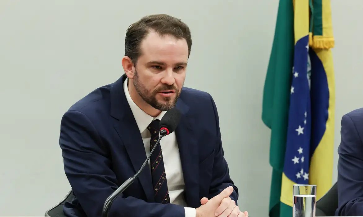 Durigan: dívida do Brasil é menor do que a de grandes economias