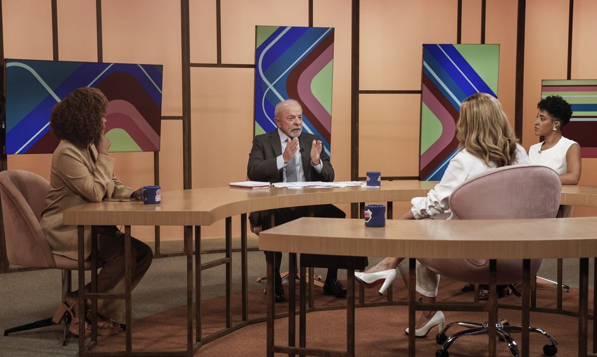 Lula diz que monitora preço dos combustíveis todos os dias