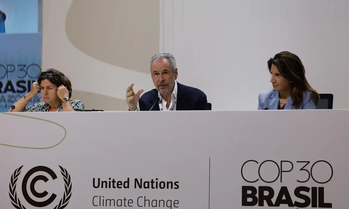 COP30 já fechou compromissos e negociações continuam nesta terça-feira