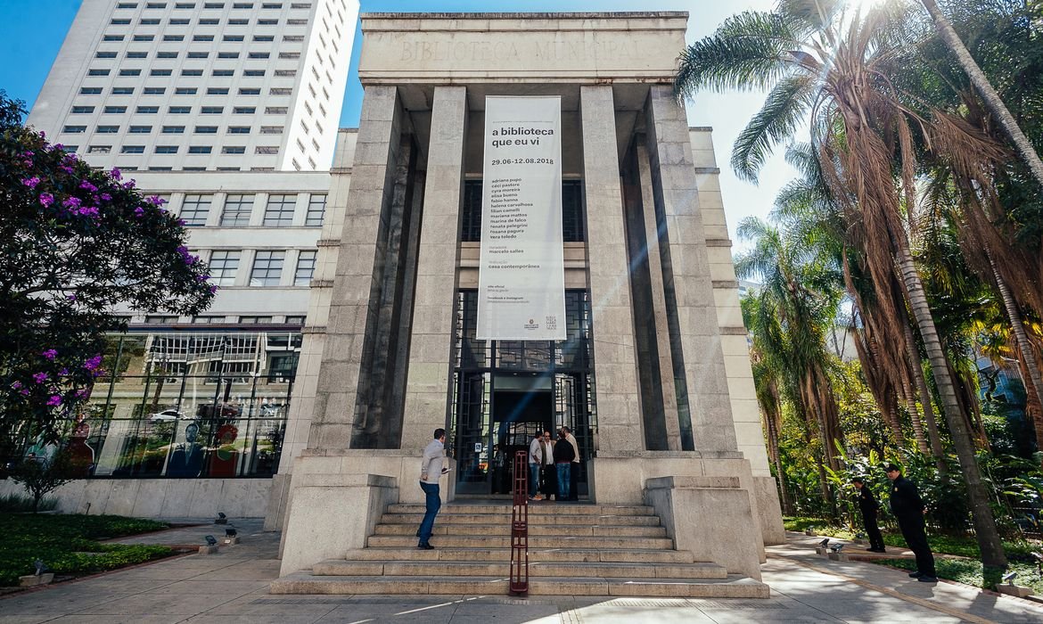 Gravuras são roubadas de exposição em biblioteca em São Paulo