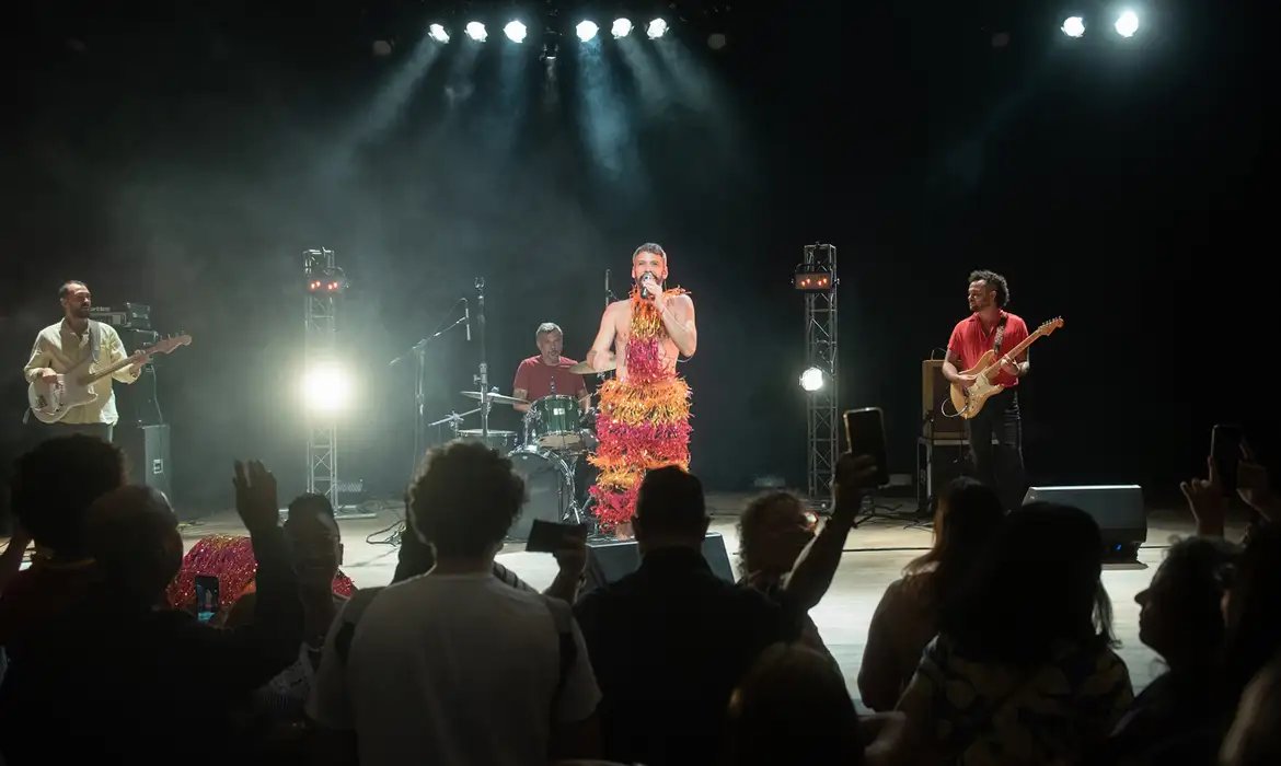 TV Brasil: Cena Musical apresenta show do cantor pernambucano Almério