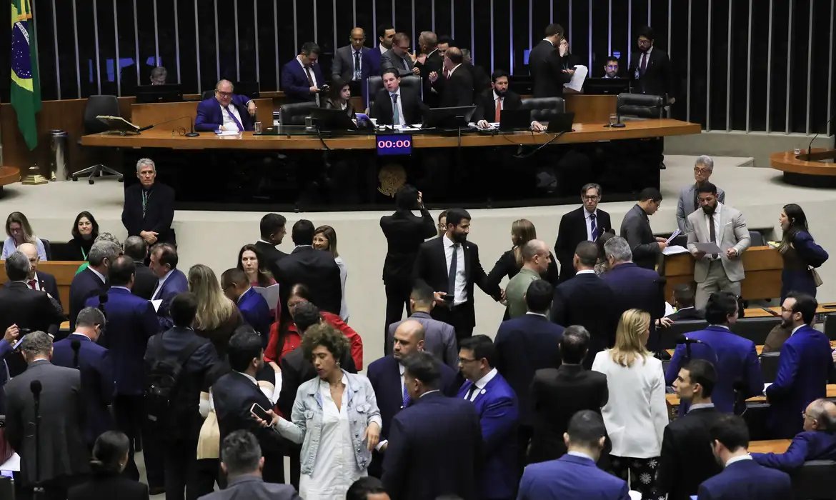 Câmara aumenta penas para crimes como extorsão e escudo humano