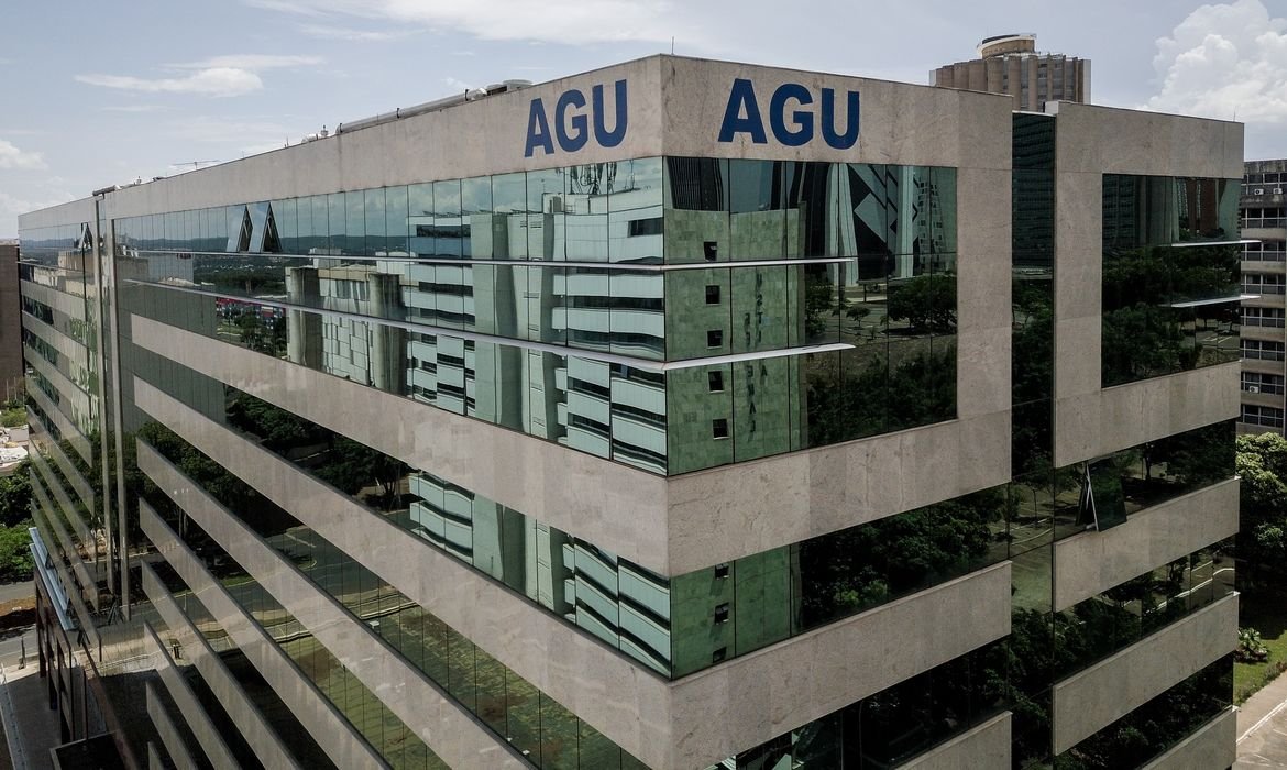 AGU pede suspensão imediata do afastamento de diretor-geral da PF