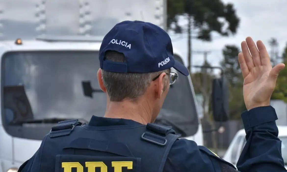 De olho no feriado prolongado, PRF intensifica ações em rodovias