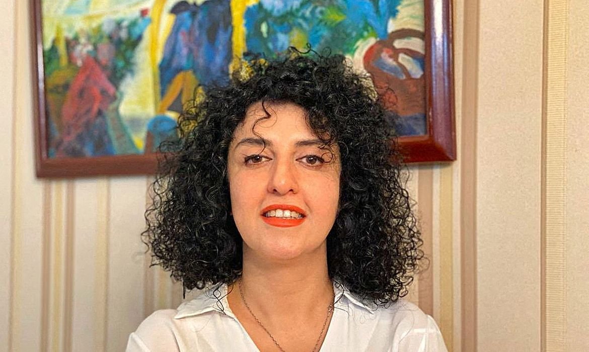Tribunal do Irã condena Nobel da Paz a mais sete anos e meio de prisão