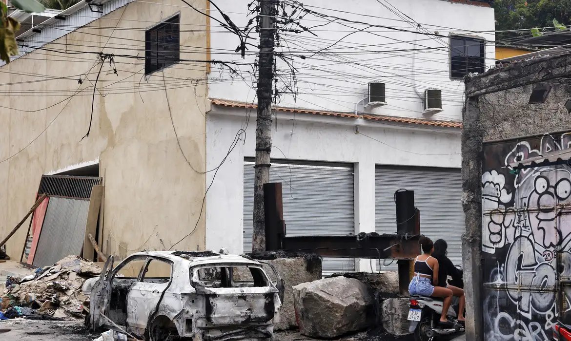 Estudo mostra que 4 milhões de pessoas estão sob domínio armado no Rio