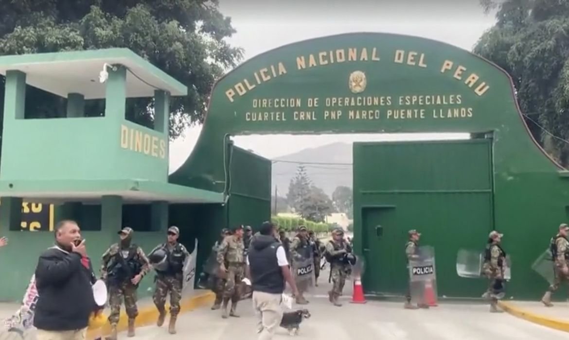Peru declara estado de emergência em cinco presídios de alta segurança