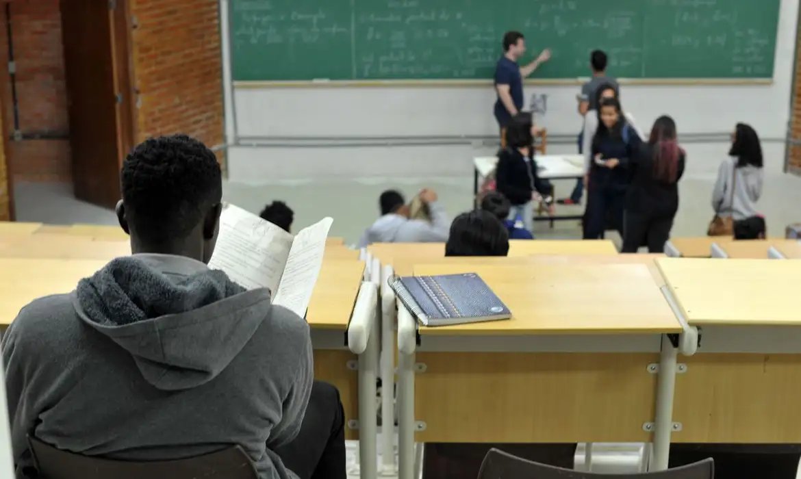 Instituições têm até 15 de junho para aderir ao Fies do 2º semestre