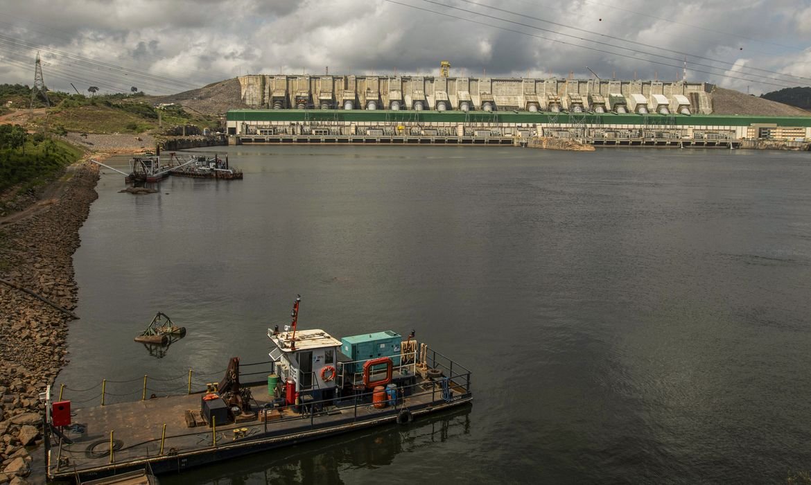 Após dez anos, Belo Monte ainda enfrenta críticas sociais e ambientais