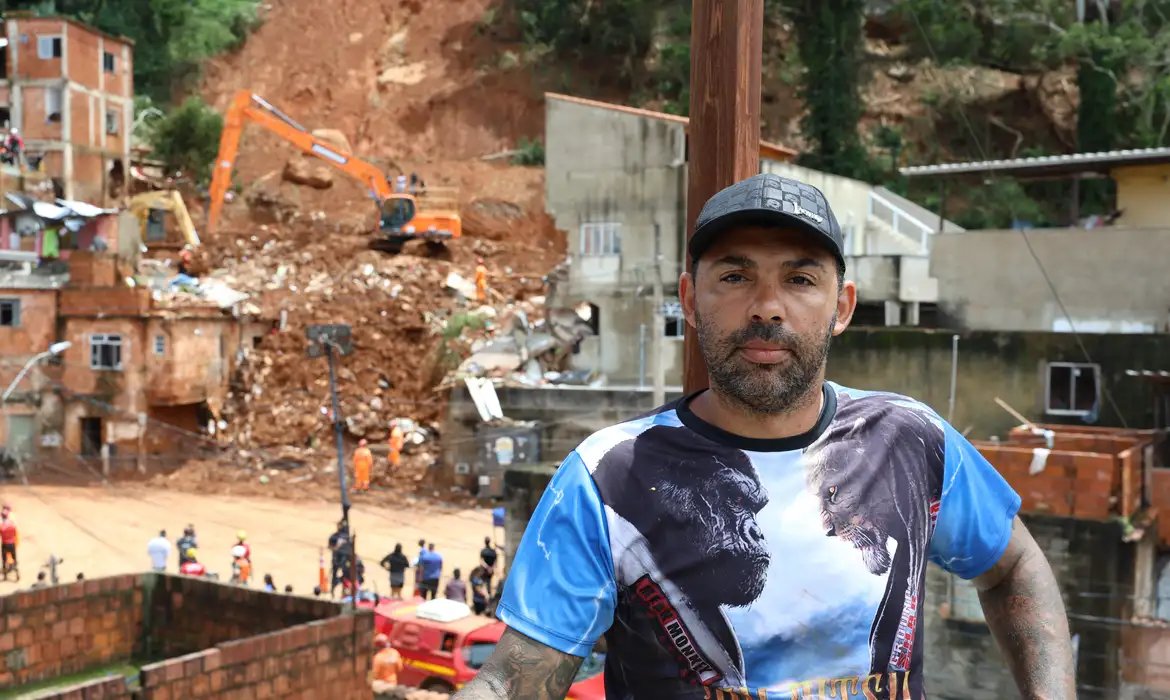 Com medo de novo deslizamento em MG, pedreiro cobra moradia digna