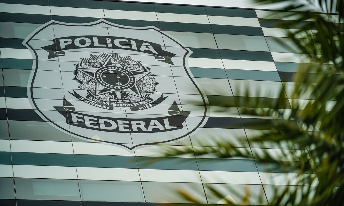 Em manifestação escrita, Flávio Bolsonaro nega ter caluniado Lula