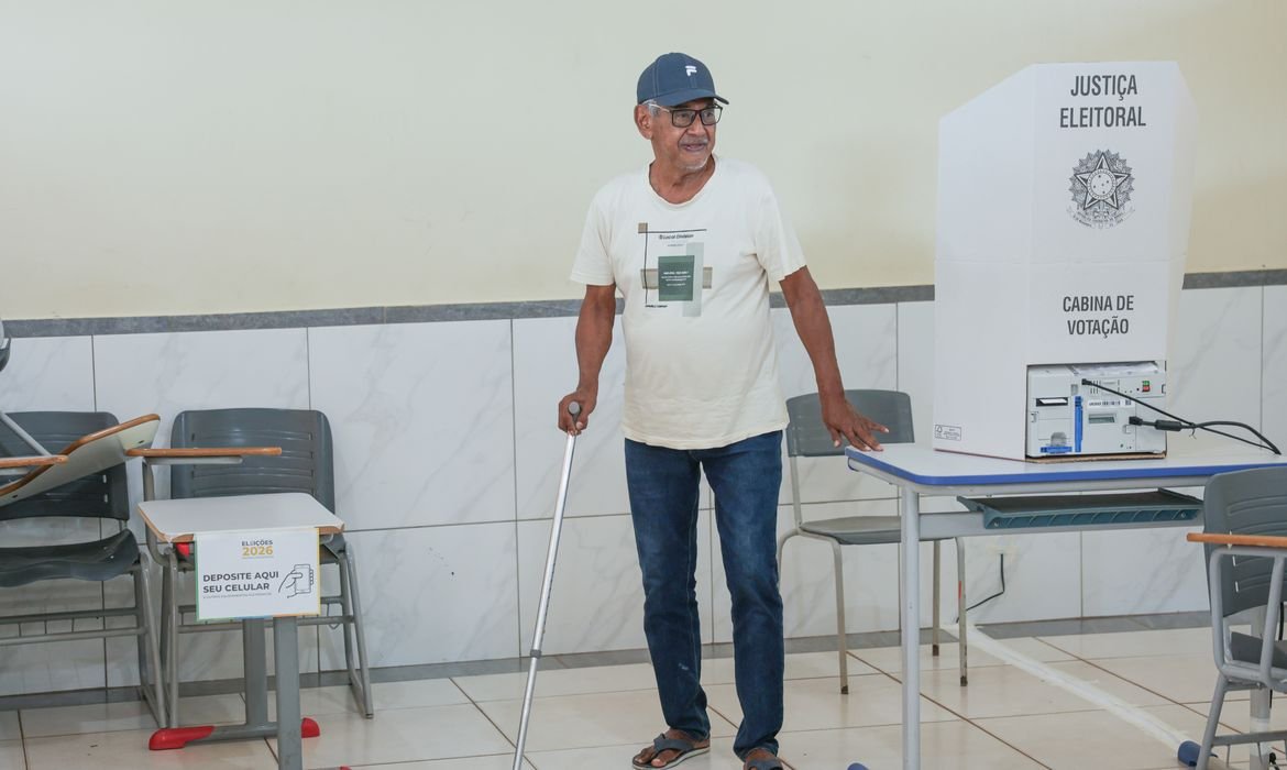 Idosos superam dificuldades e ressaltam importância do voto