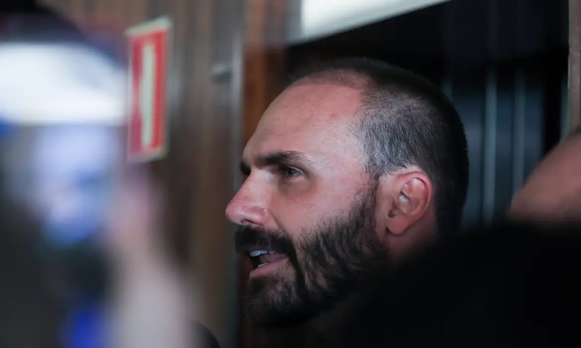 Por unanimidade, STF condena Eduardo Bolsonaro no caso do tarifaço