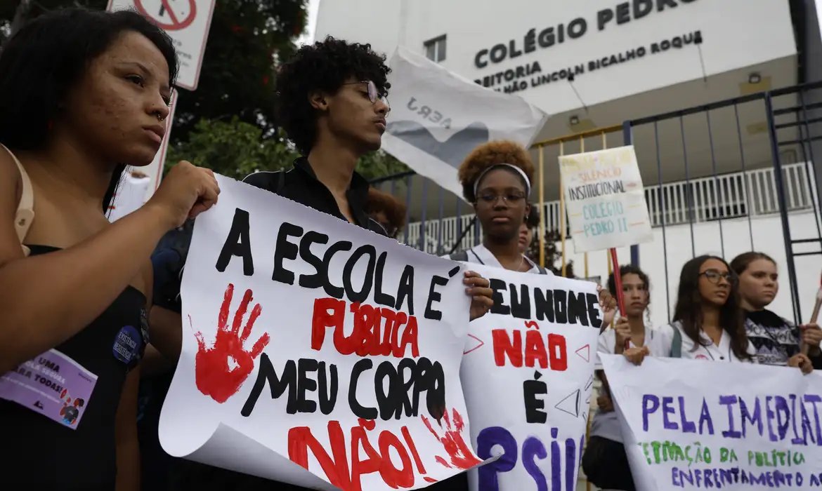 Alunos do Pedro II pedem aulas para enfrentar a violência de gênero