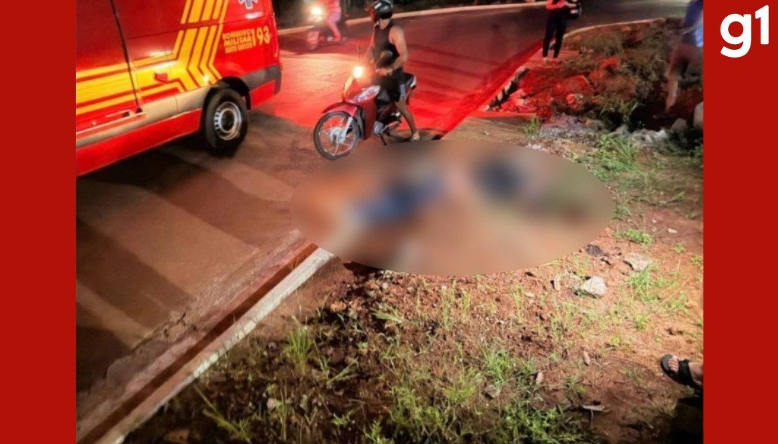 Motociclista sem CNH morre após atingir bueiro em construção em MT