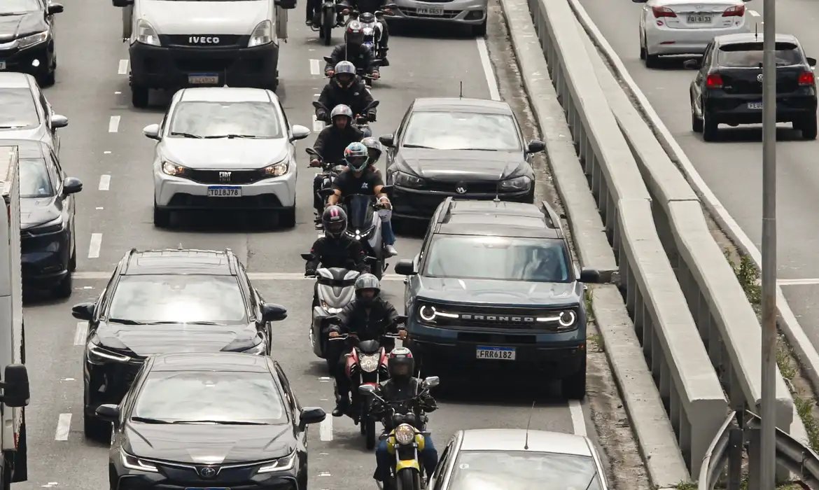 Justiça manda prefeitura de São Paulo liberar Uber Moto