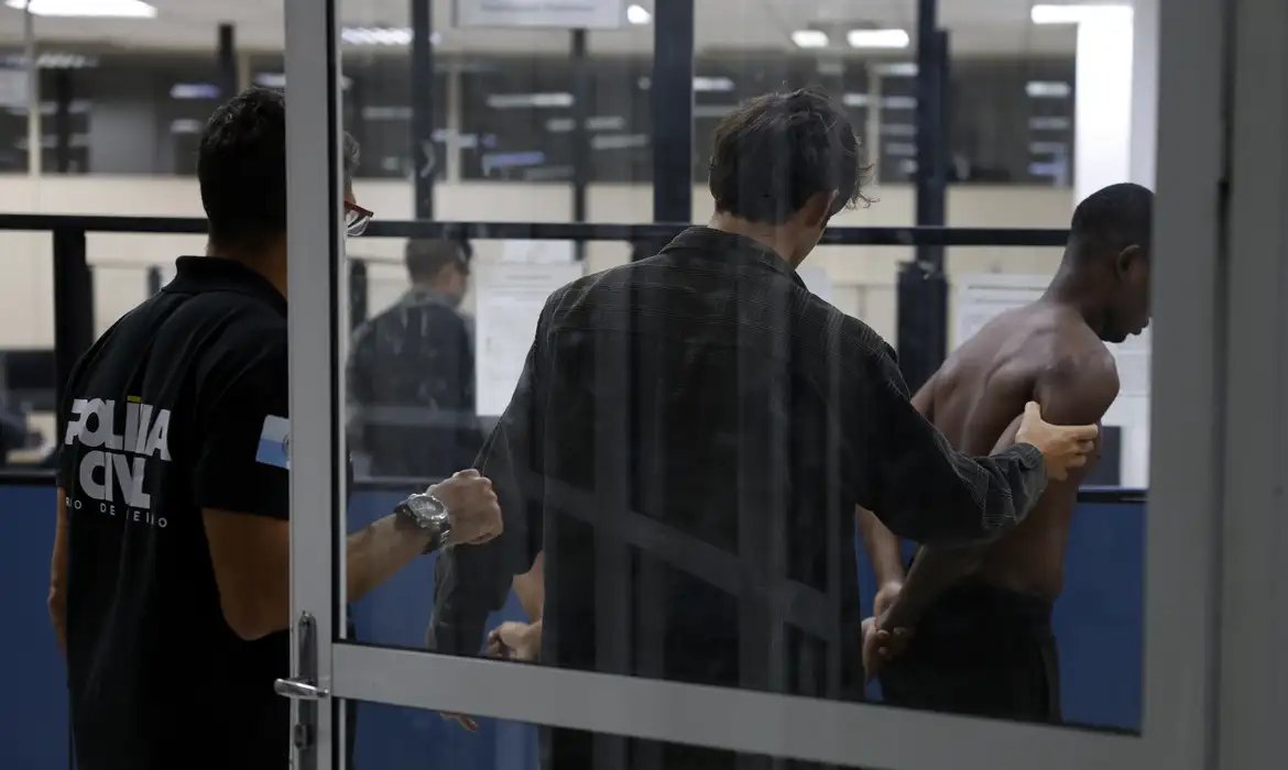 Quase 60% sairiam do tráfico caso tivessem renda, aponta pesquisa