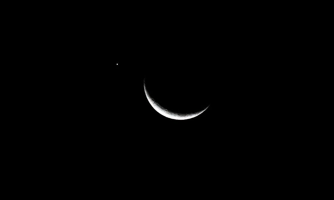 Fenômeno de planetas alinhados com a Lua pode ser observado a olho nu 