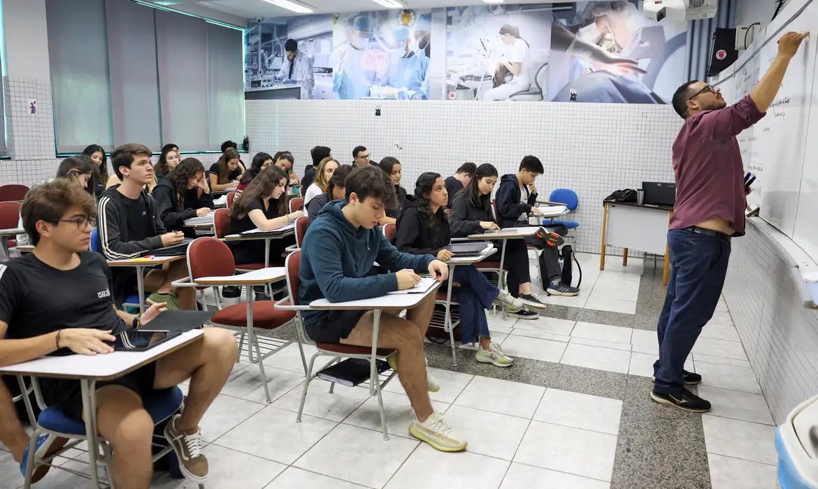 Desenrola Fies: estudante pode renegociar dívida a partir desta quarta