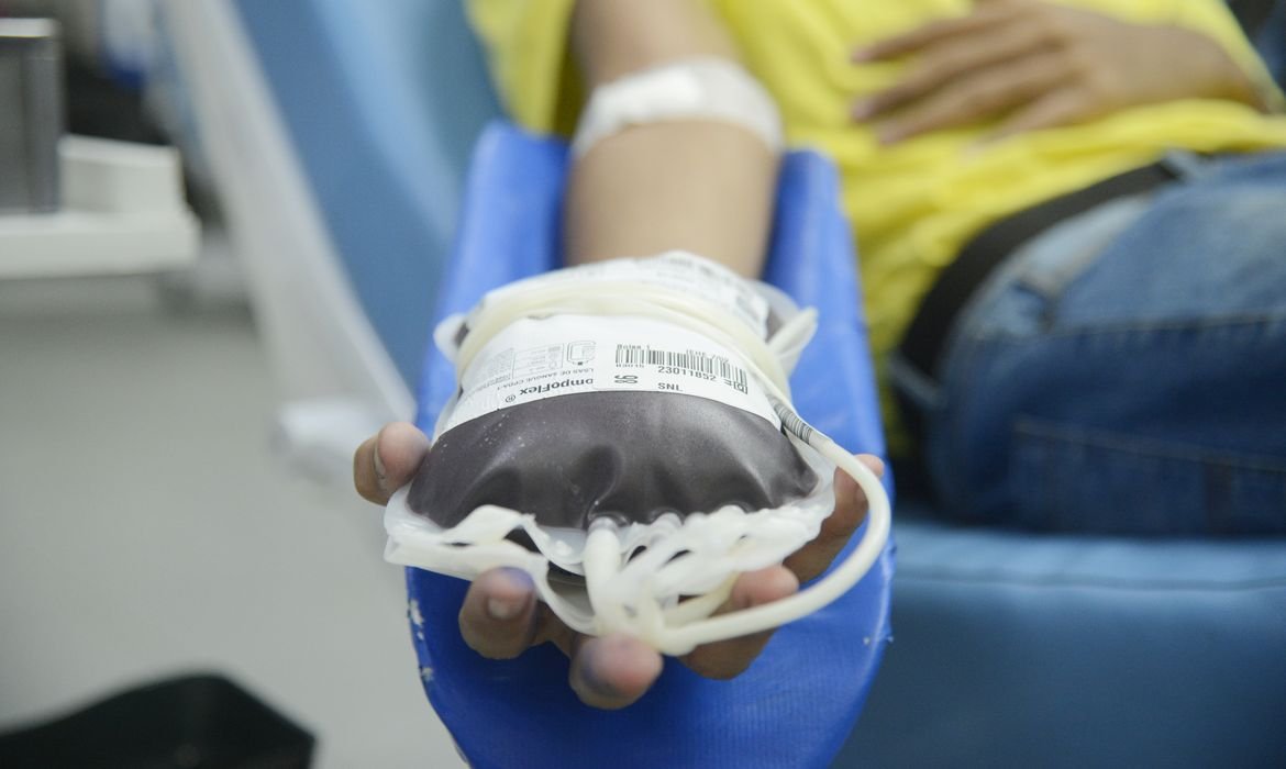 Doação de sangue: espera para quem fez tatuagem e piercing será menor