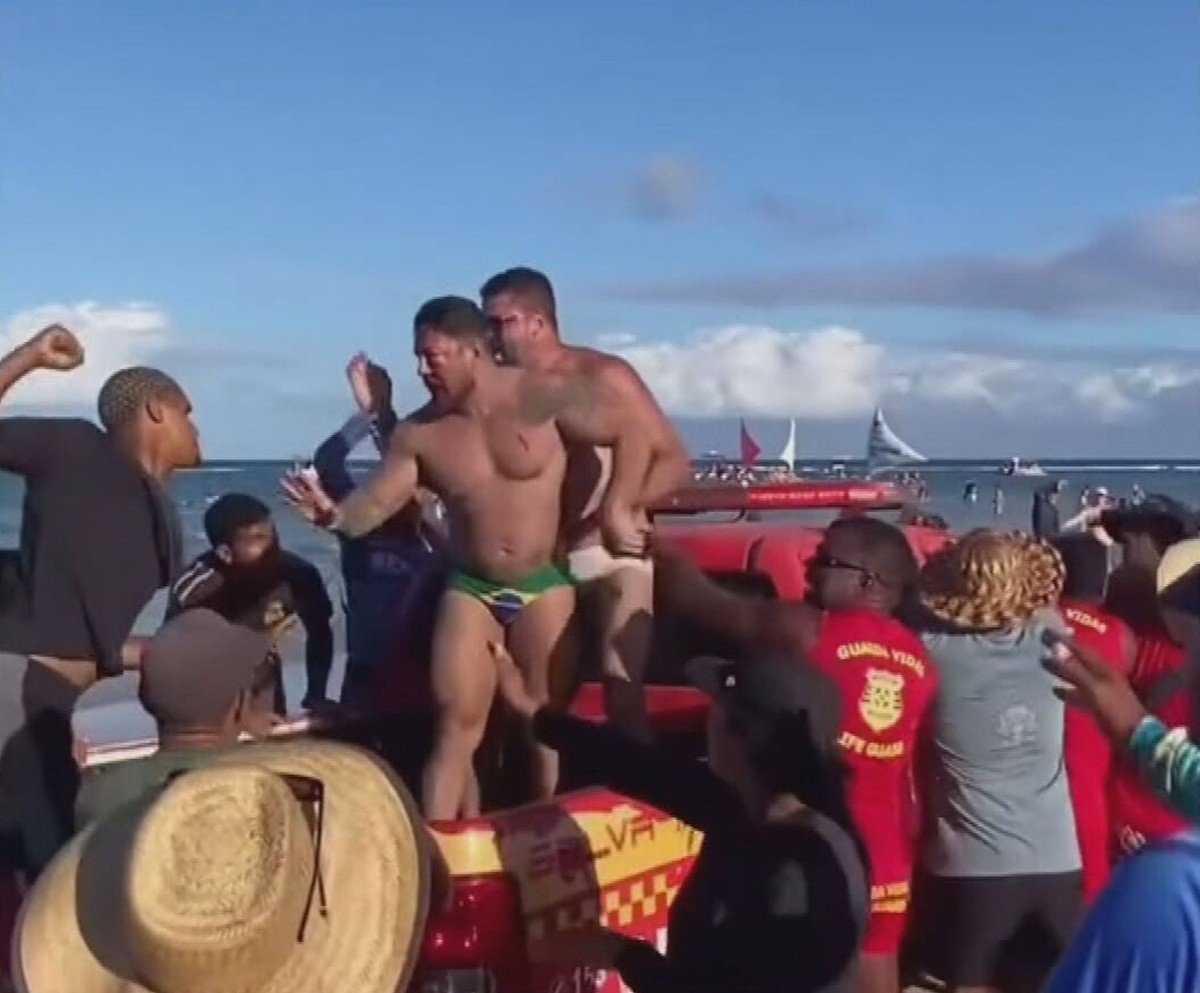 Mais de dez barraqueiros que espancaram turistas em Porto de Galinhas são identificados: 'Crime grave', diz governadora