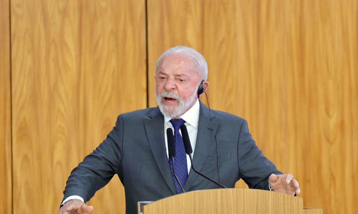 Lula cancela ida ao Chile e chanceler representará Brasil em posse