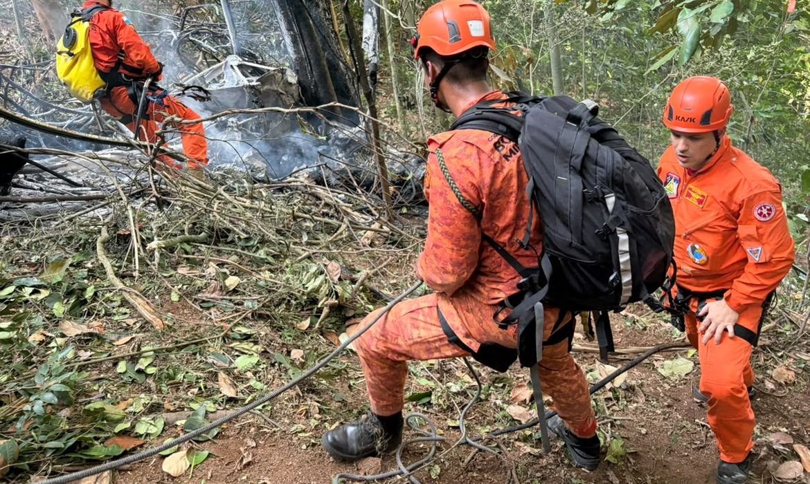 Justiça autoriza cremação de vítimas de queda de helicóptero no Rio