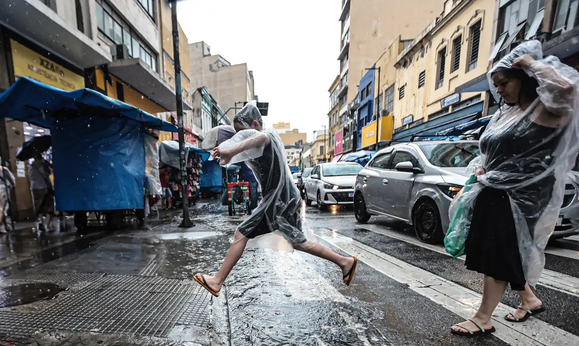 Inmet alerta para chuvas intensas até sexta-feira
