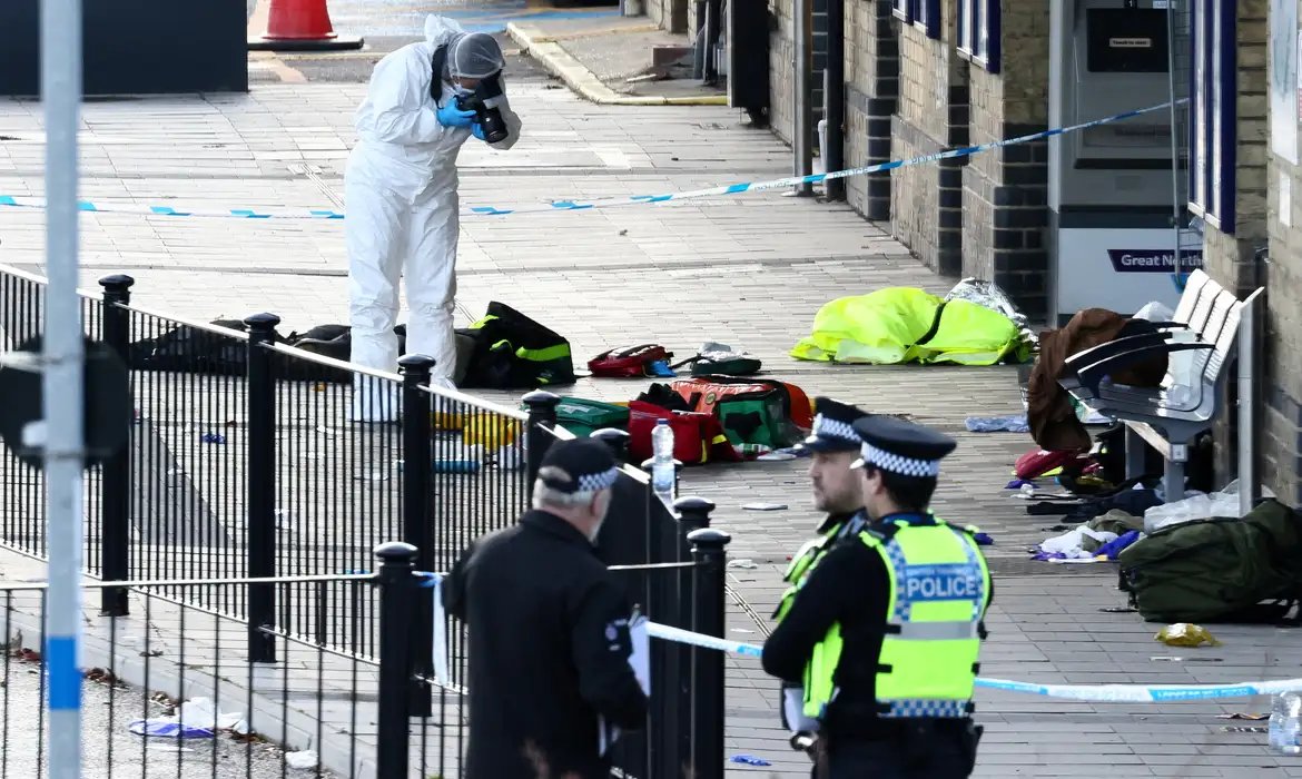 Ataque a trem em Cambridge deixa nove pessoas em estado grave