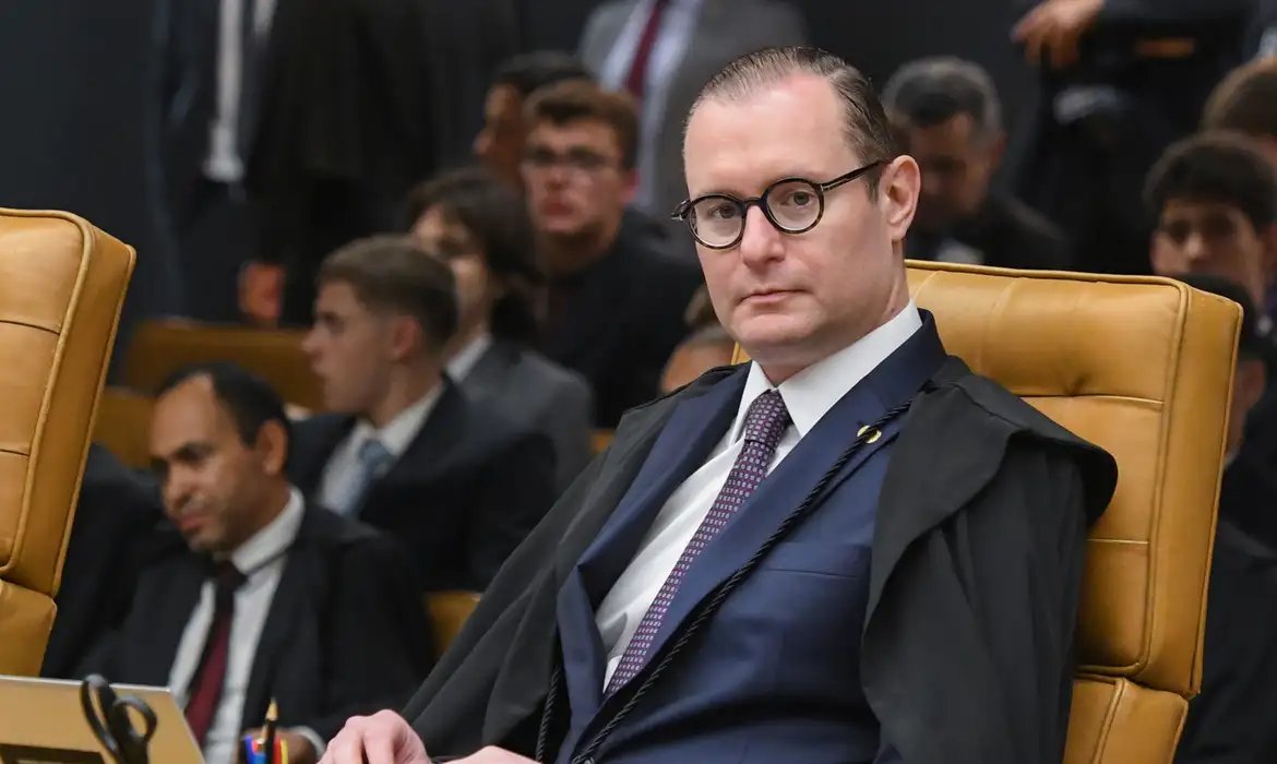 Zanin vota a favor de eleições diretas para governador do Rio