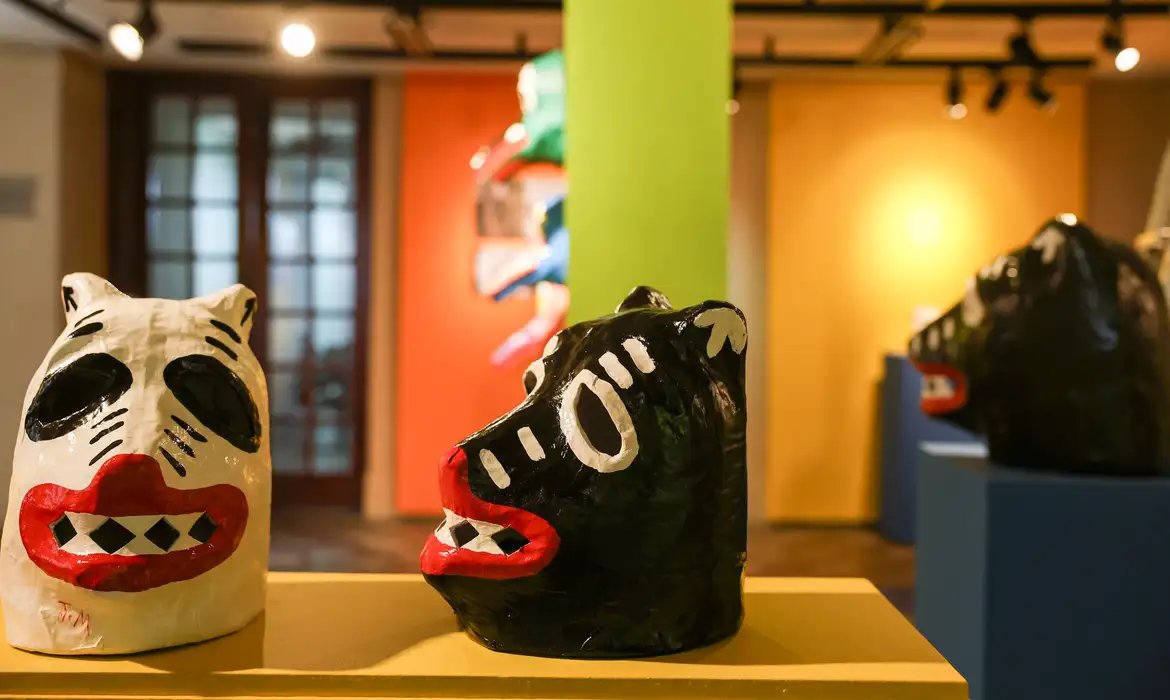 Tradição dos Juli?es na produção de máscaras de Olinda chega ao Rio