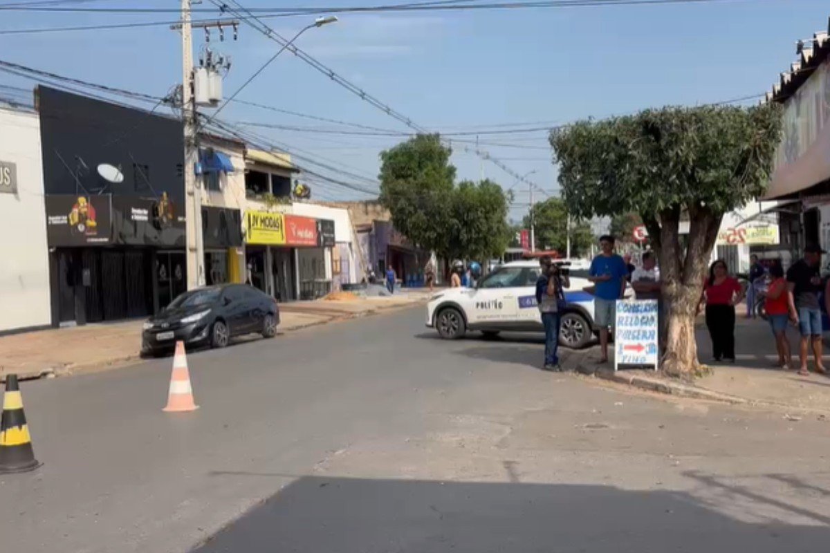 Vídeo: câmera registra momento em que motociclista morre após batida contra carro em Cuiabá