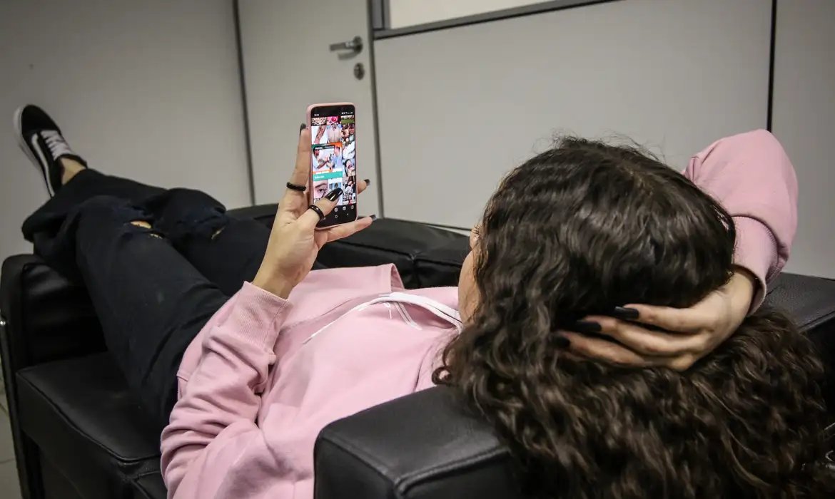 SaferNet tira dúvidas de pais e mães sobre segurança na internet