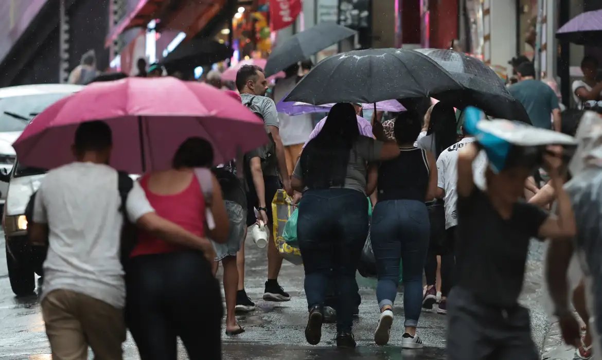 Inmet: instabilidades provocam chuva em grande parte do país