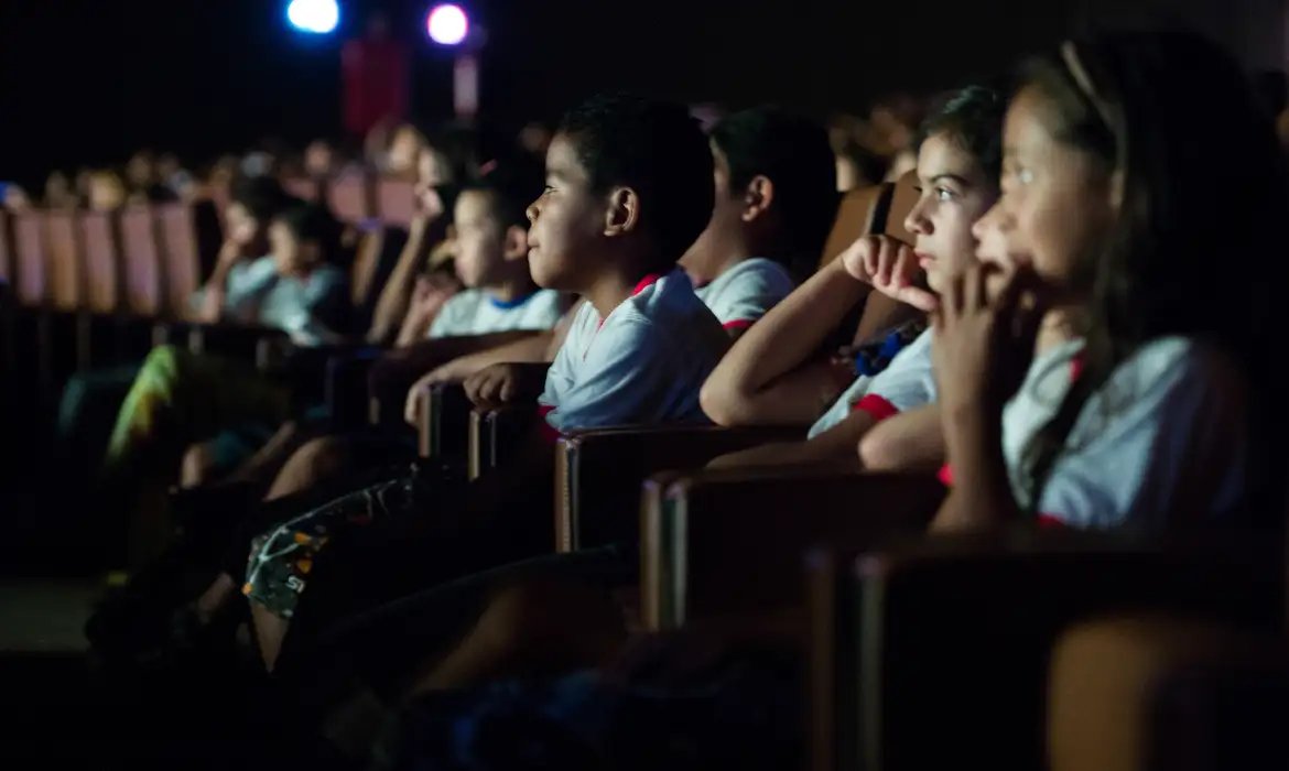 Governo torna obrigatória exibição de filmes brasileiros nos cinemas
