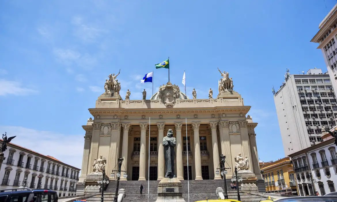 RJ: projeto prevê uso de banheiros neutros para pessoas trans