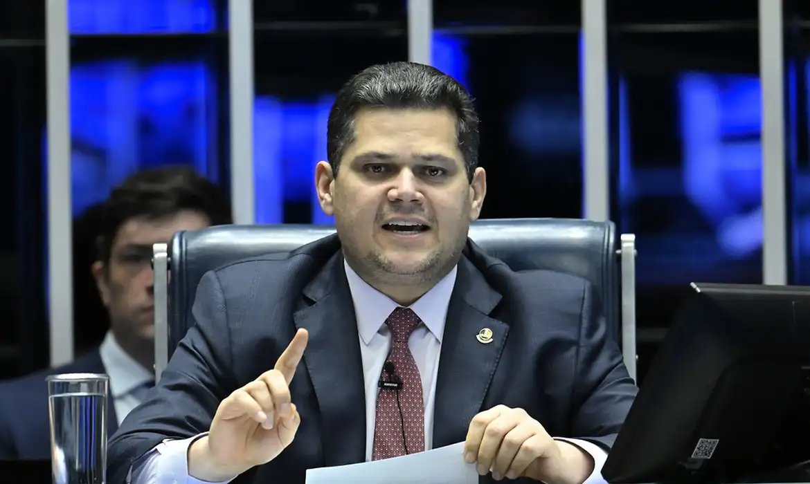Senado adia votação de lei que tira resposta a tarifaço do teto fiscal