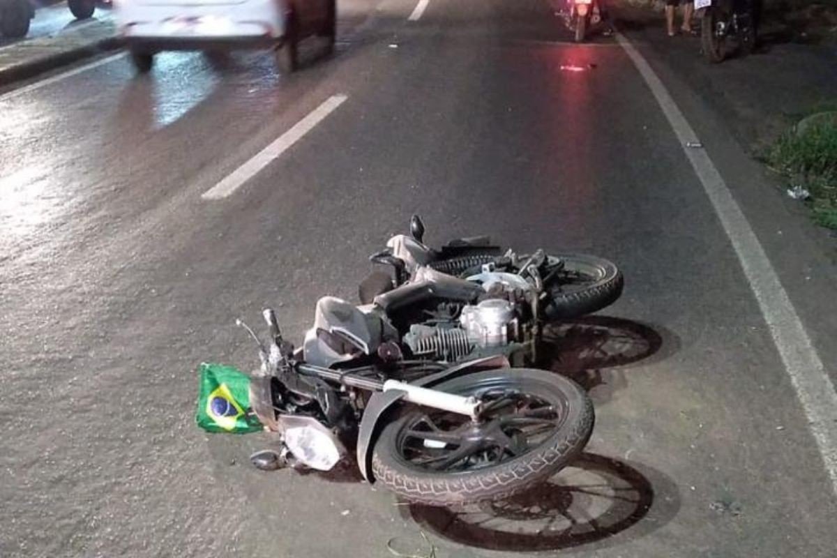 Motociclista que ficou inconsciente após bater contra poste morre em Várzea Grande (MT)