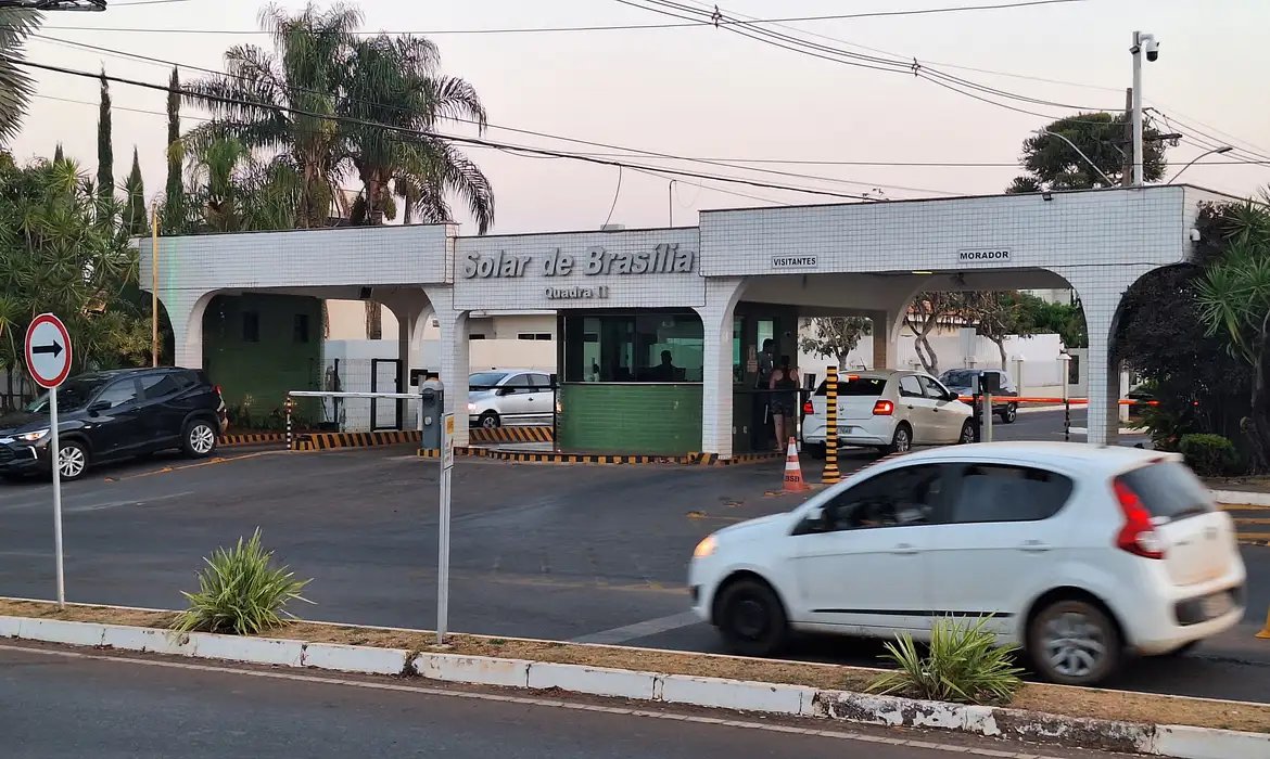 Moraes pede parecer da PGR sobre proibição de visitas a Bolsonaro
