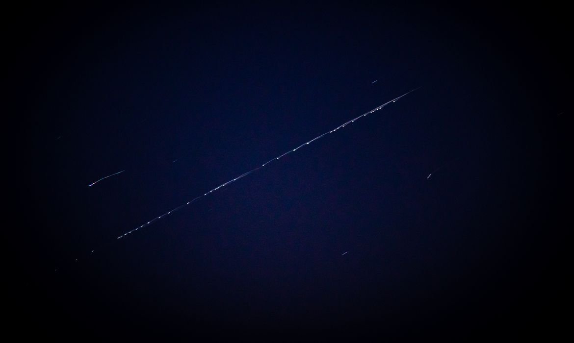 Proliferação de satélites põe em risco observações astronômicas