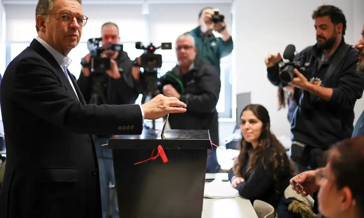 Lula parabeniza vitória de Antônio Seguro em Portugal 