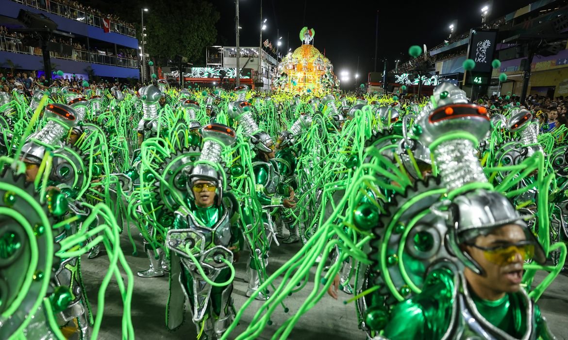 Carnaval: segundo dia do Grupo Especial promete sacudir a Sapucaí