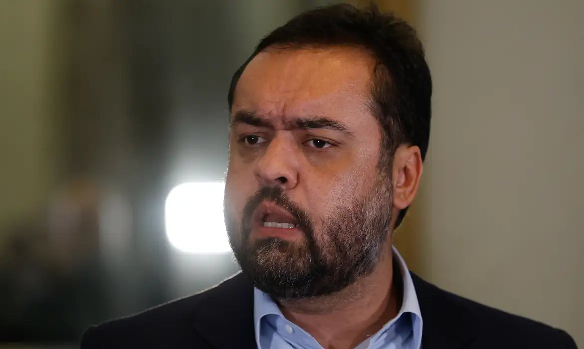 Cláudio Castro diz que sai do governo do Rio \"de cabeça erguida\"